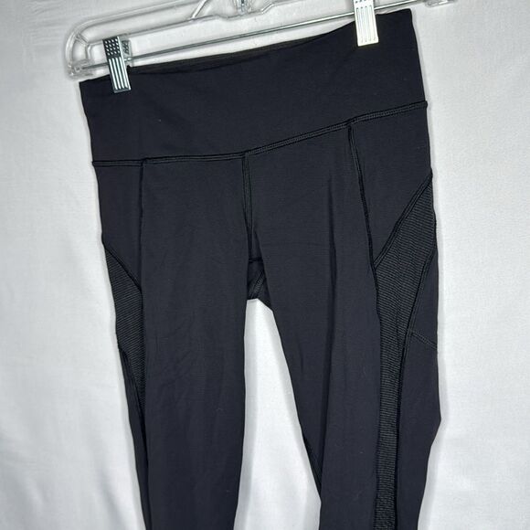 Lululemon Black Mesh Ventilation Run Active Gym Cropped Leggings. Size 4. - Picture 2 of 7